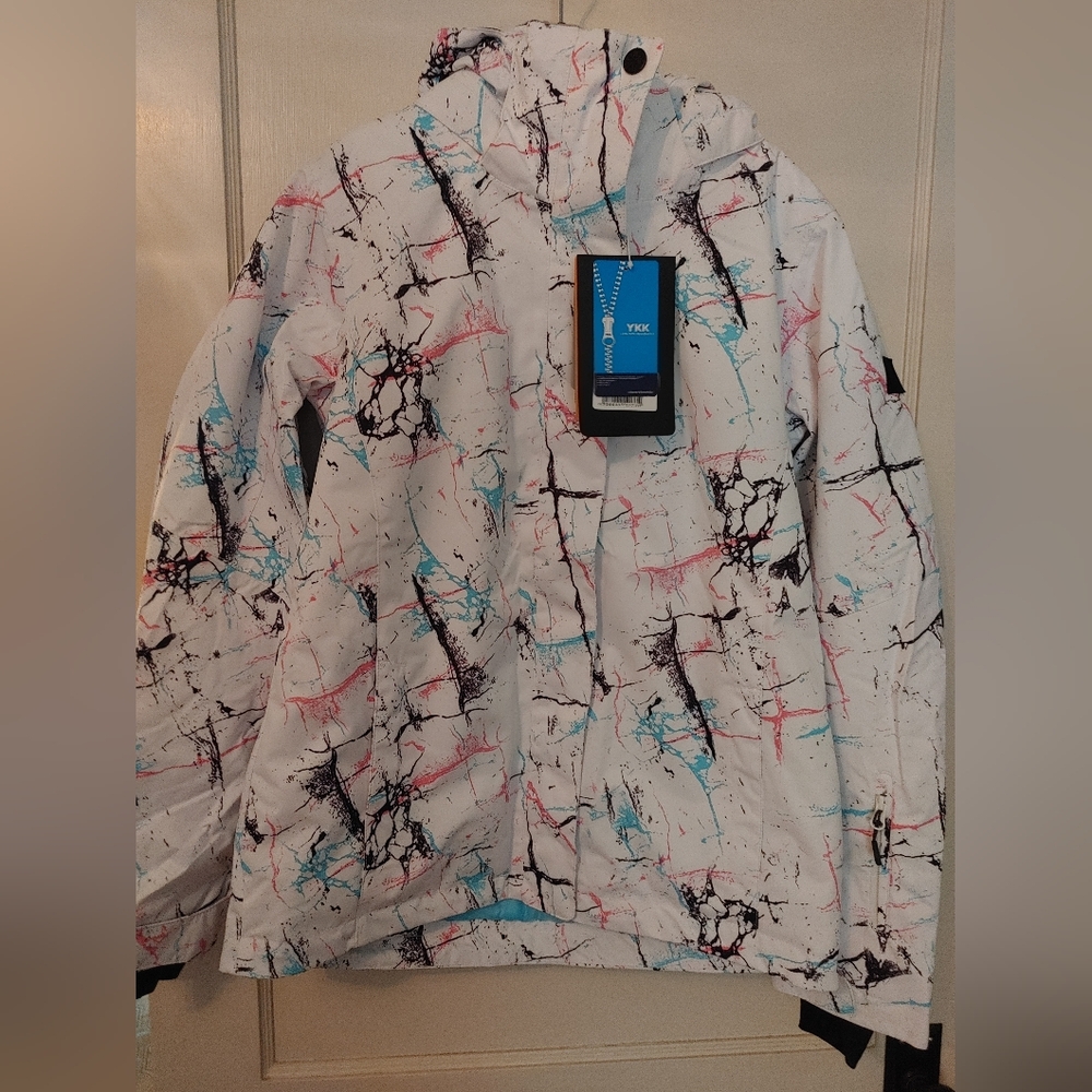 NWT Smaining ski coat. Size medium.
